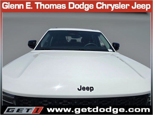 Used 2023 Jeep Grand Cherokee Limited w/ Black Appearance Package RWD image 5