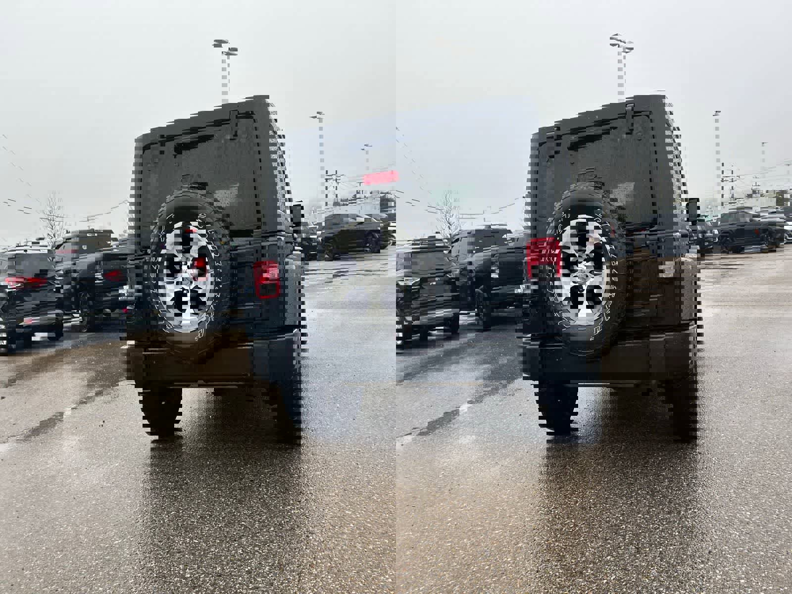 Certified 2017 Jeep Wrangler Unlimited Sahara w/ Connectivity Group image 17