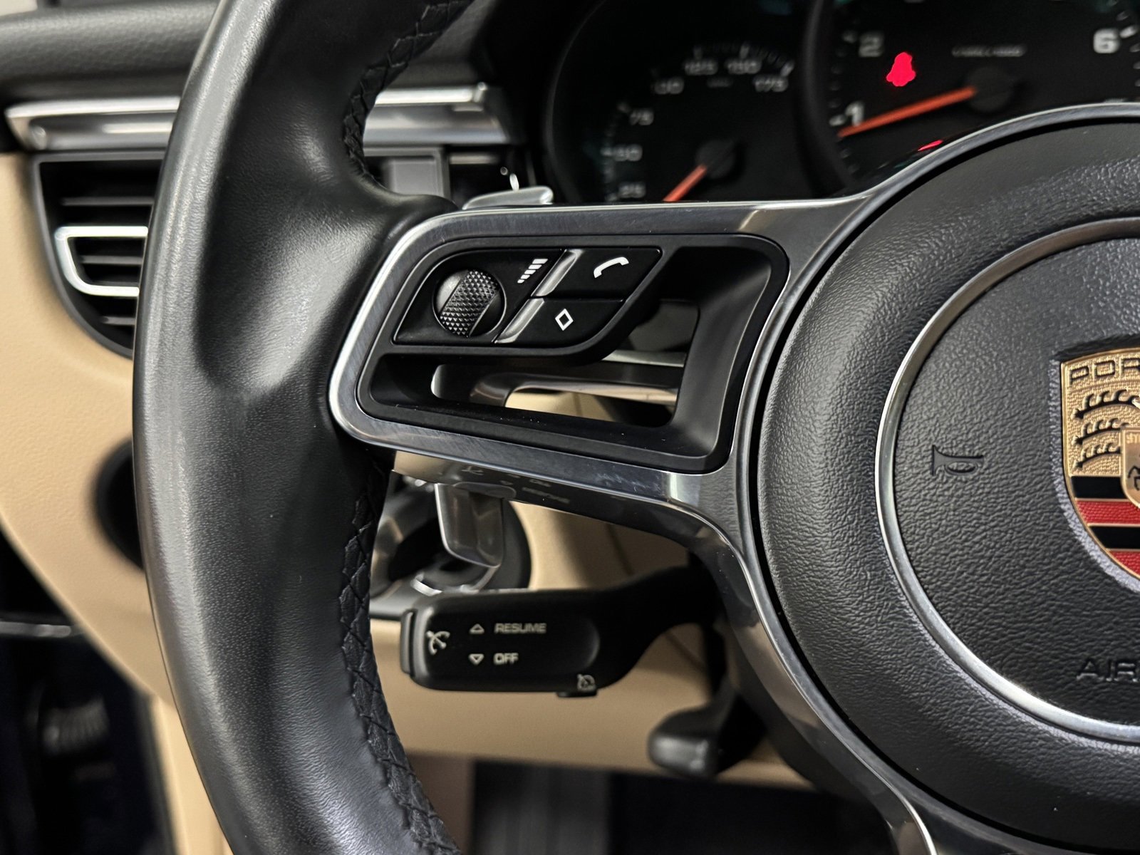 Used 2019 Porsche Macan Base image 28