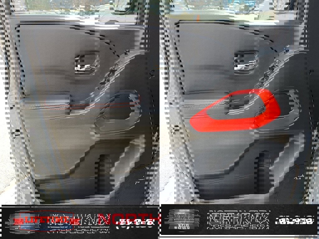 Used 2025 Nissan Frontier PRO-4X w/ Pro Premium Package image 5