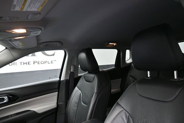 Used 2022 Jeep Compass Limited w/ Elite Group AWD/4WD image 17