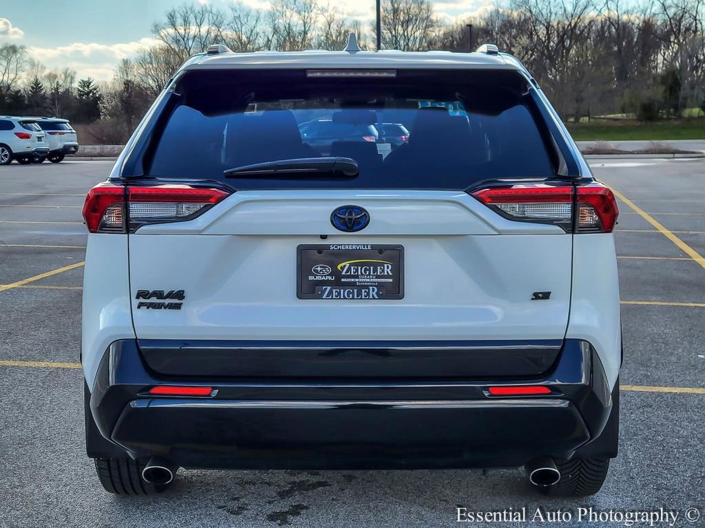Used 2021 Toyota RAV4 SE w/ Weather & Moonroof Package image 5