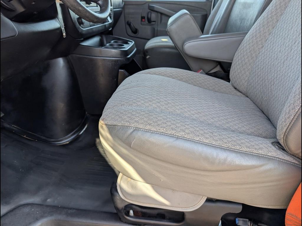 Used 2016 Chevrolet Express 3500 Extended RWD image 12