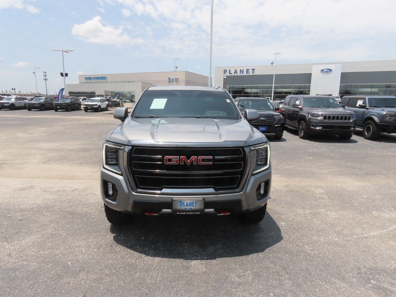 Used 2024 GMC Yukon AT4 w/ Technology Package AWD/4WD image 5