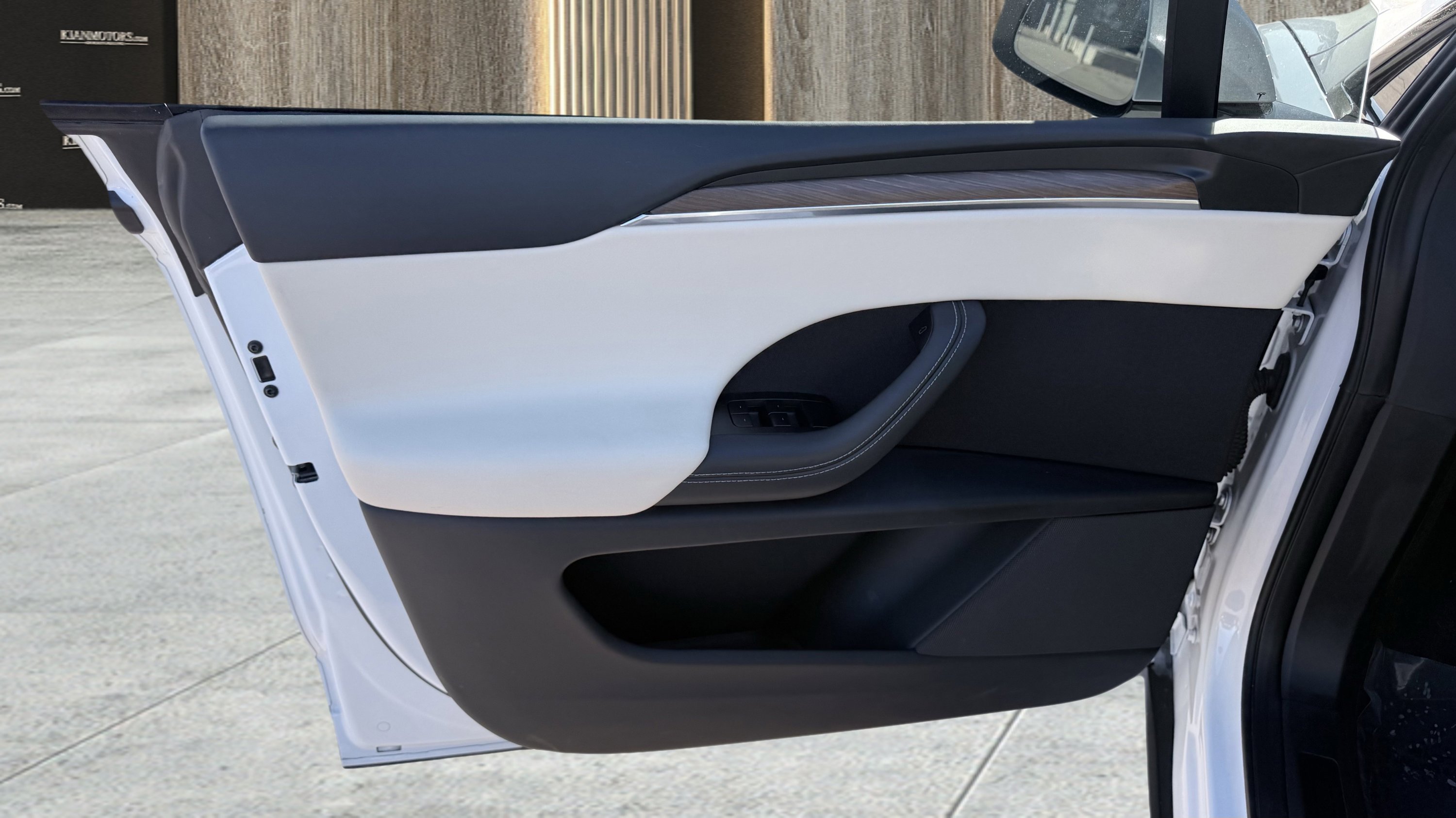 Used 2022 Tesla Model X image 17