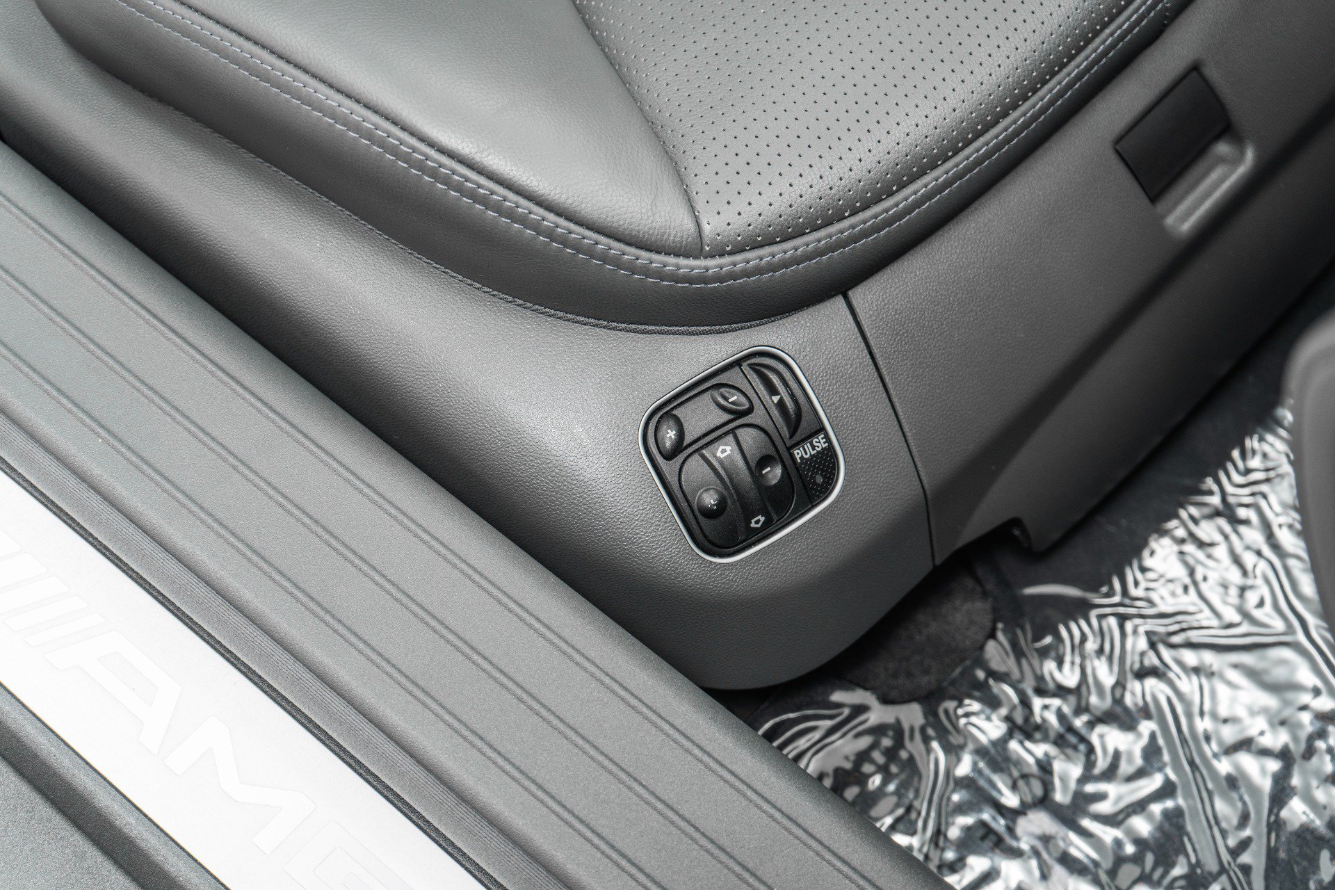 Used 2005 Mercedes-Benz SL 55 AMG image 26