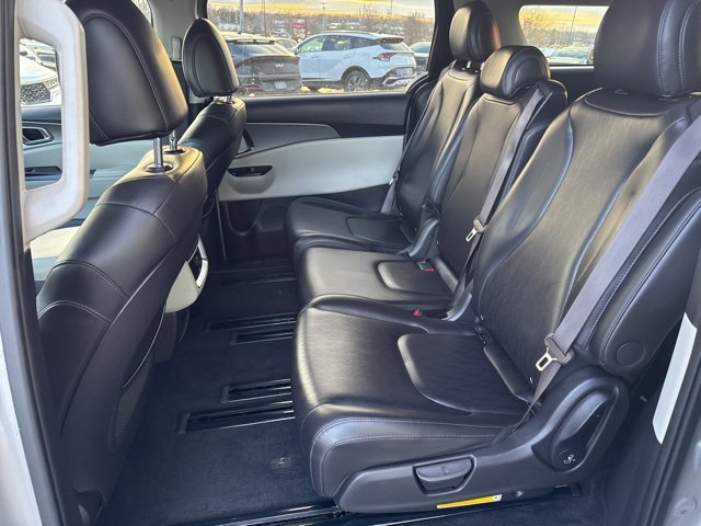 Certified 2023 Kia Carnival LX image 8