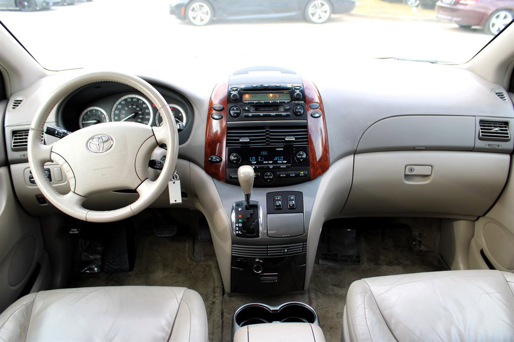 Used 2005 Toyota Sienna XLE image 11