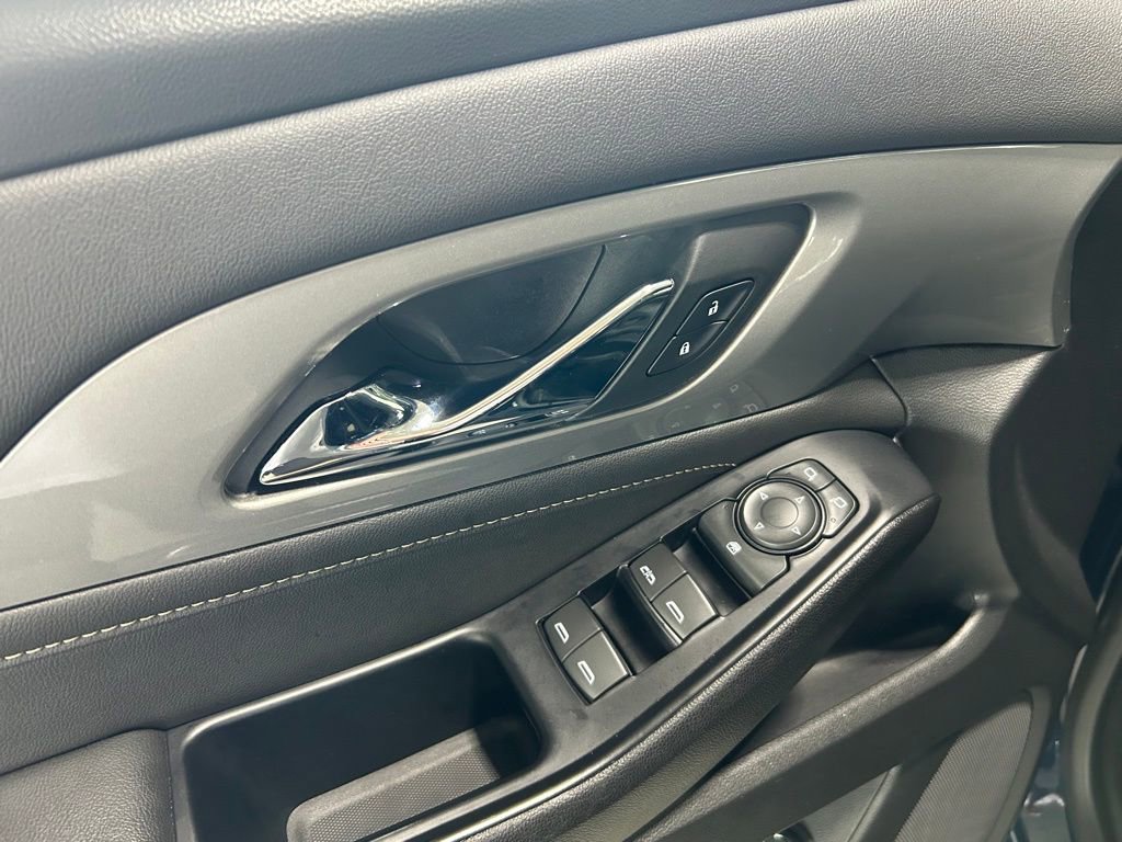 Used 2023 Chevrolet Traverse LT image 41