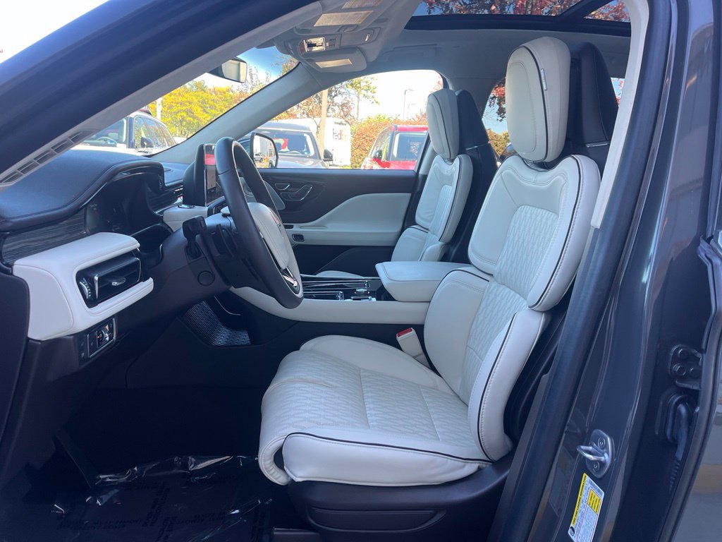 Certified 2022 Lincoln Aviator Black Label Grand Touring w/ Class IV Trailer Tow Package AWD/4WD image 24