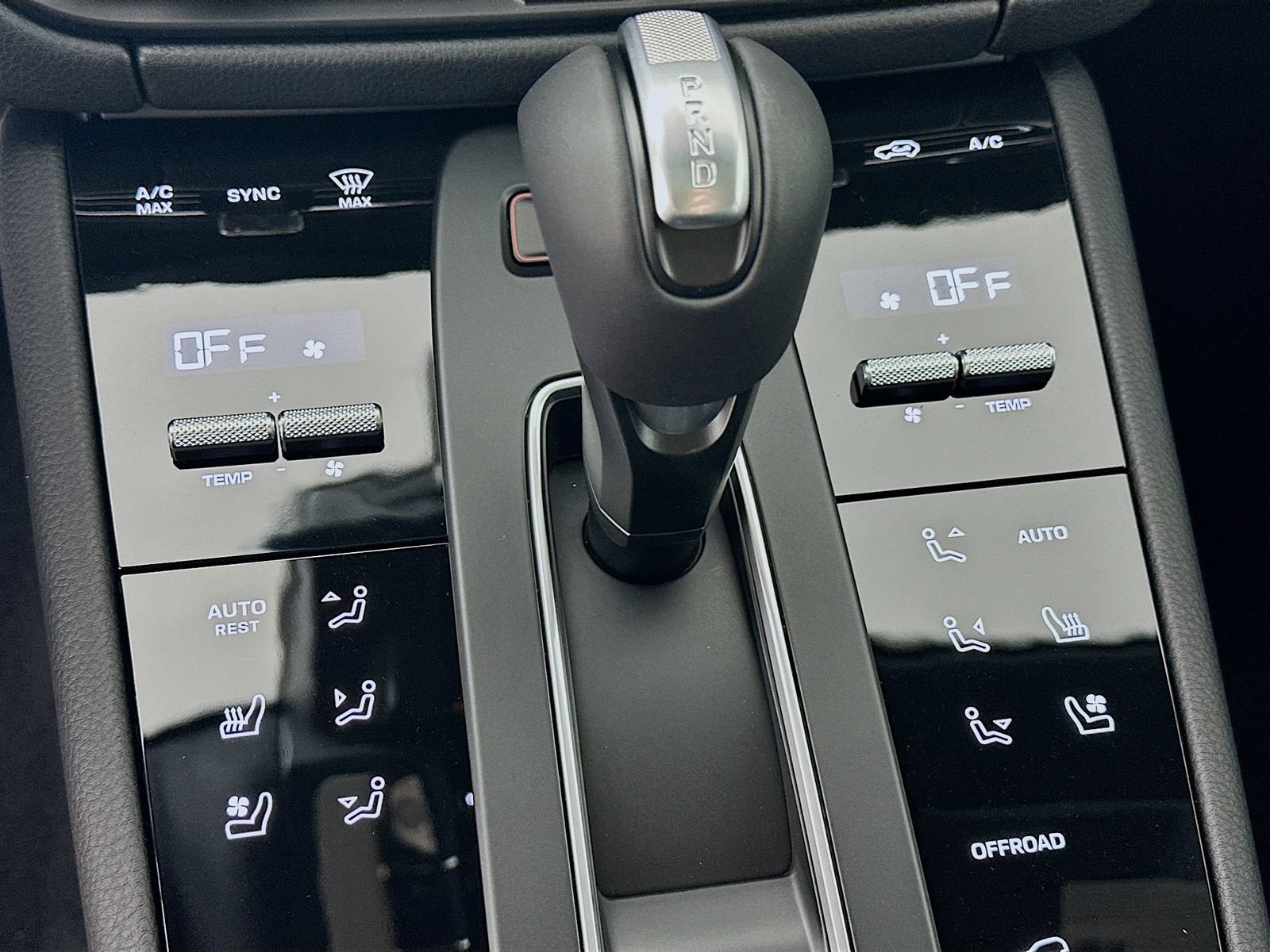 New 2026 Porsche Macan Turbo AWD/4WD image 27