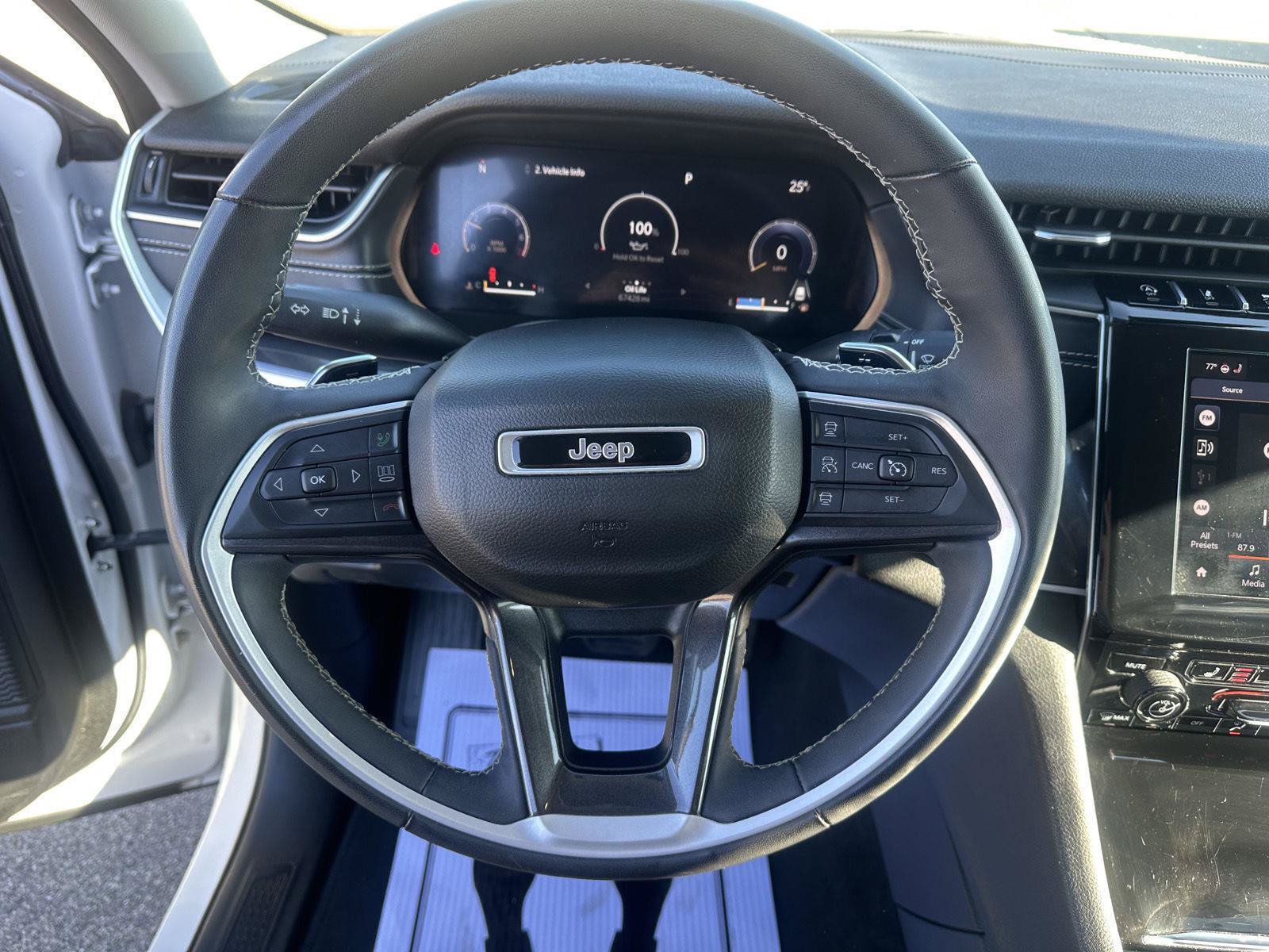 Used 2023 Jeep Grand Cherokee Laredo AWD/4WD image 22
