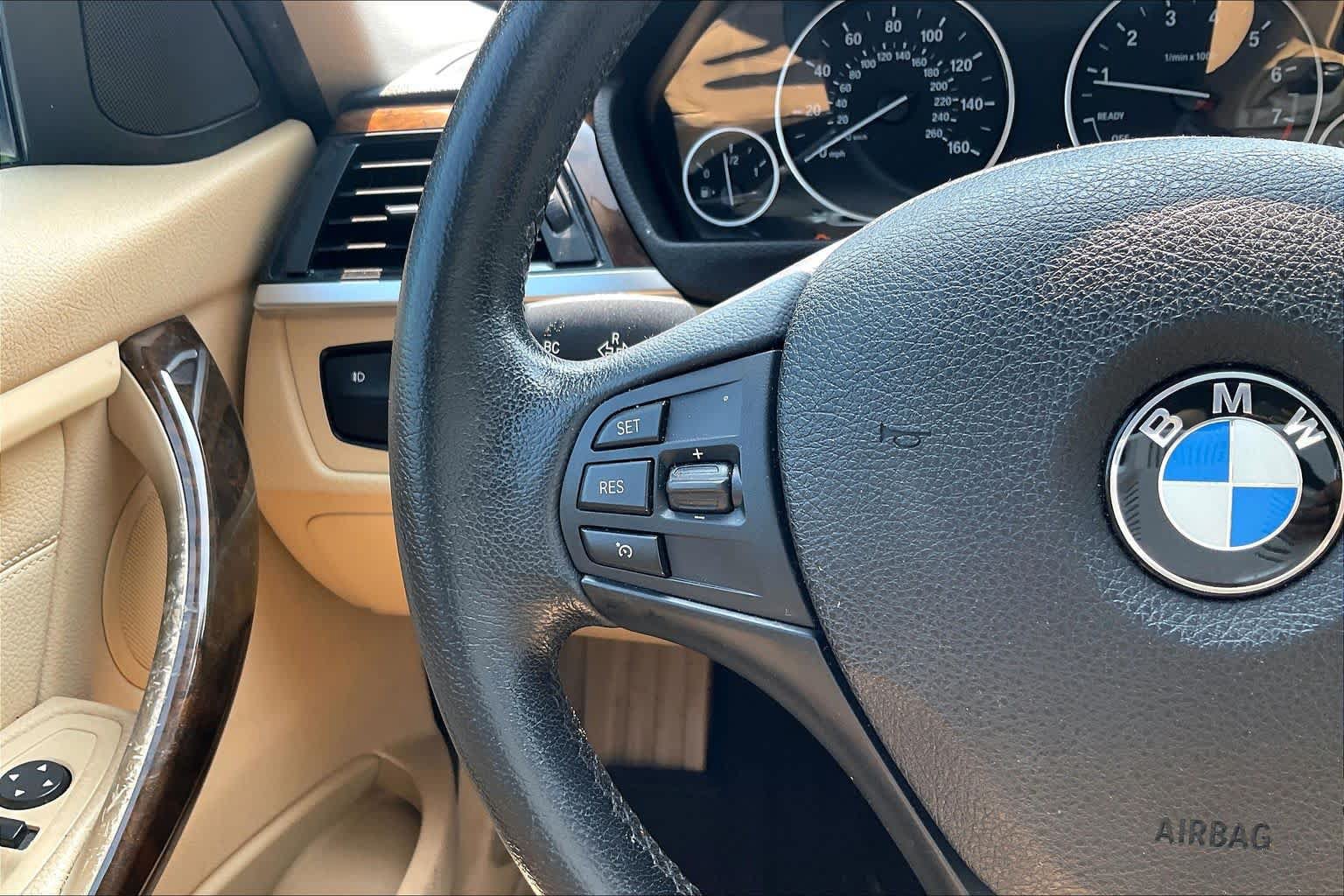 Used 2015 BMW 320i xDrive Sedan AWD/4WD image 25