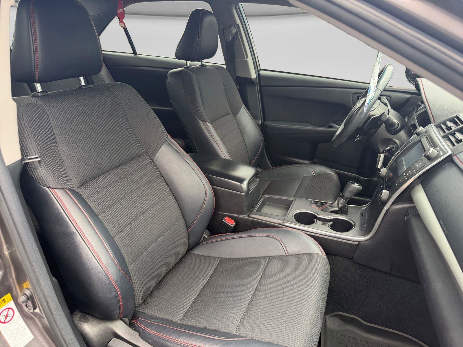 Used 2016 Toyota Camry SE FWD image 11
