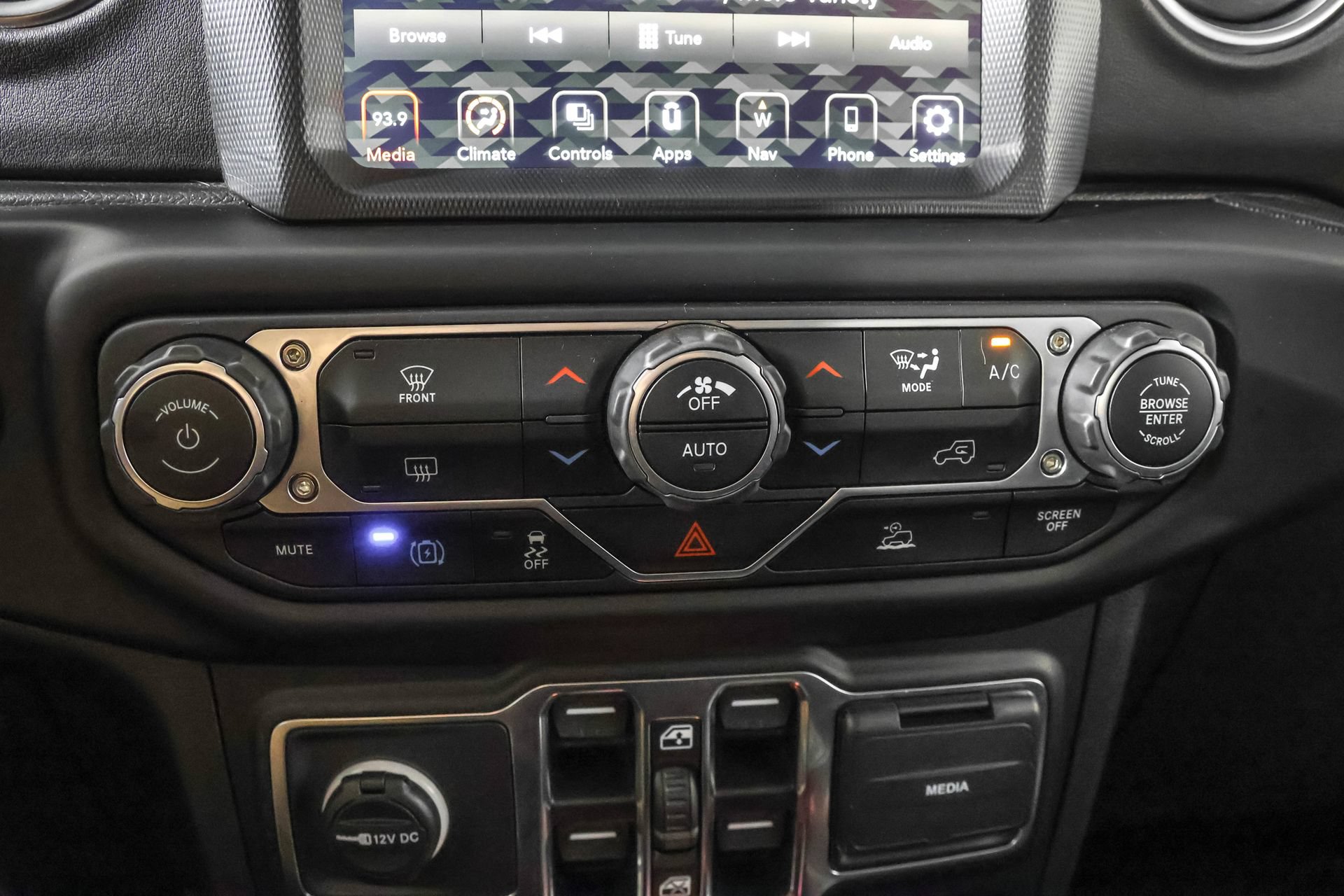 Used 2023 Jeep Wrangler Unlimited Rubicon 4xe AWD/4WD image 30