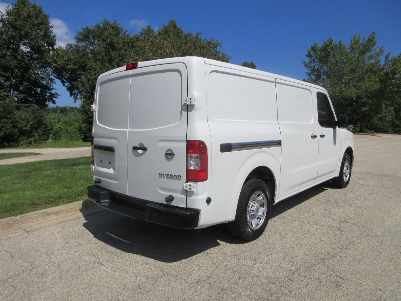 Used 2020 Nissan NV 2500 SV RWD image 14