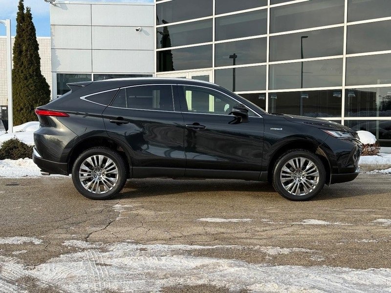 Used 2021 Toyota Venza XLE image 2