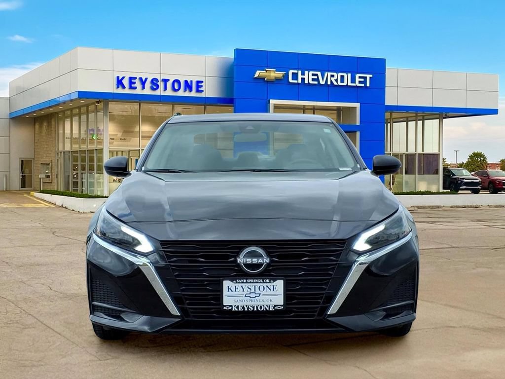 Used 2025 Nissan Altima 2.5 SV FWD image 2
