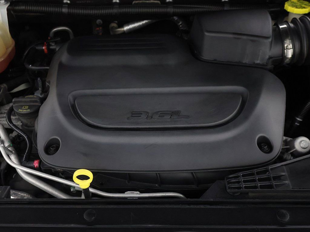 Used 2023 Chrysler Voyager LX image 18