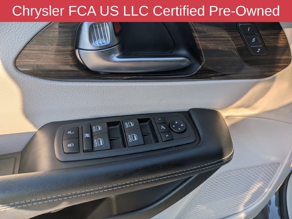 Used 2023 Chrysler Pacifica Limited FWD image 17
