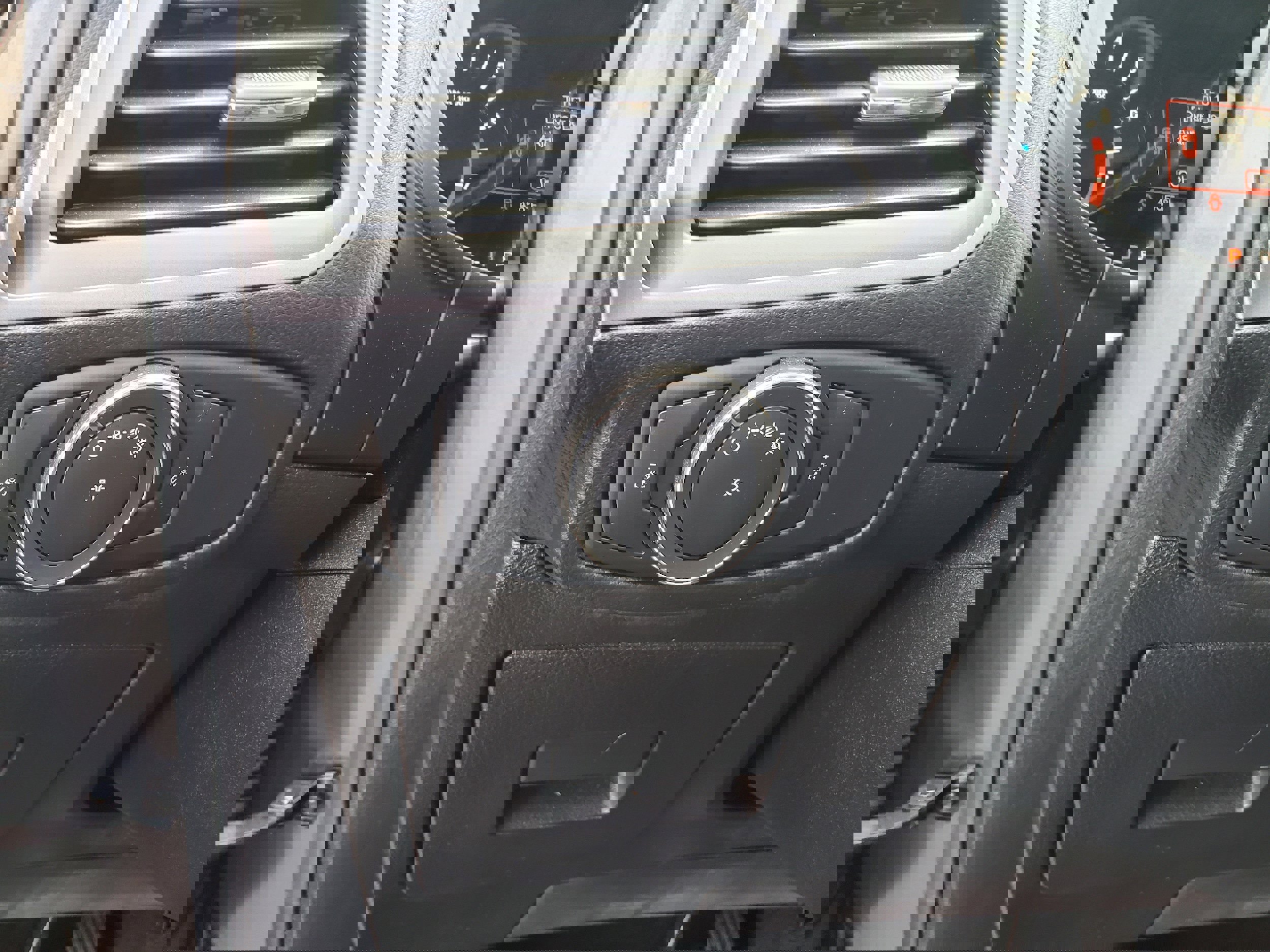 Used 2016 Ford Edge SE image 9