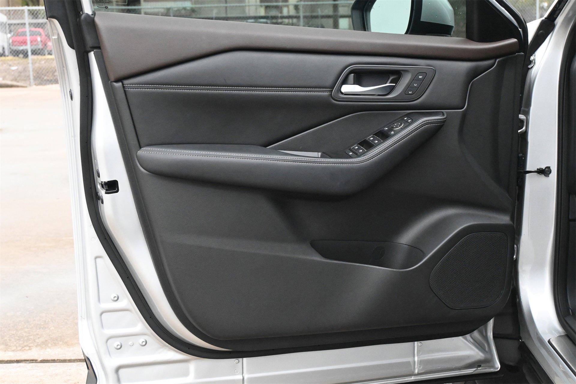 Used 2023 Nissan Rogue SL w/ SL Premium Package image 19