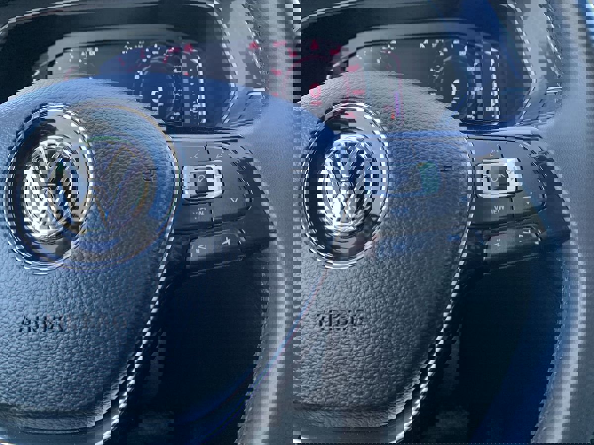 Used 2020 Volkswagen Tiguan SE R-Line image 21