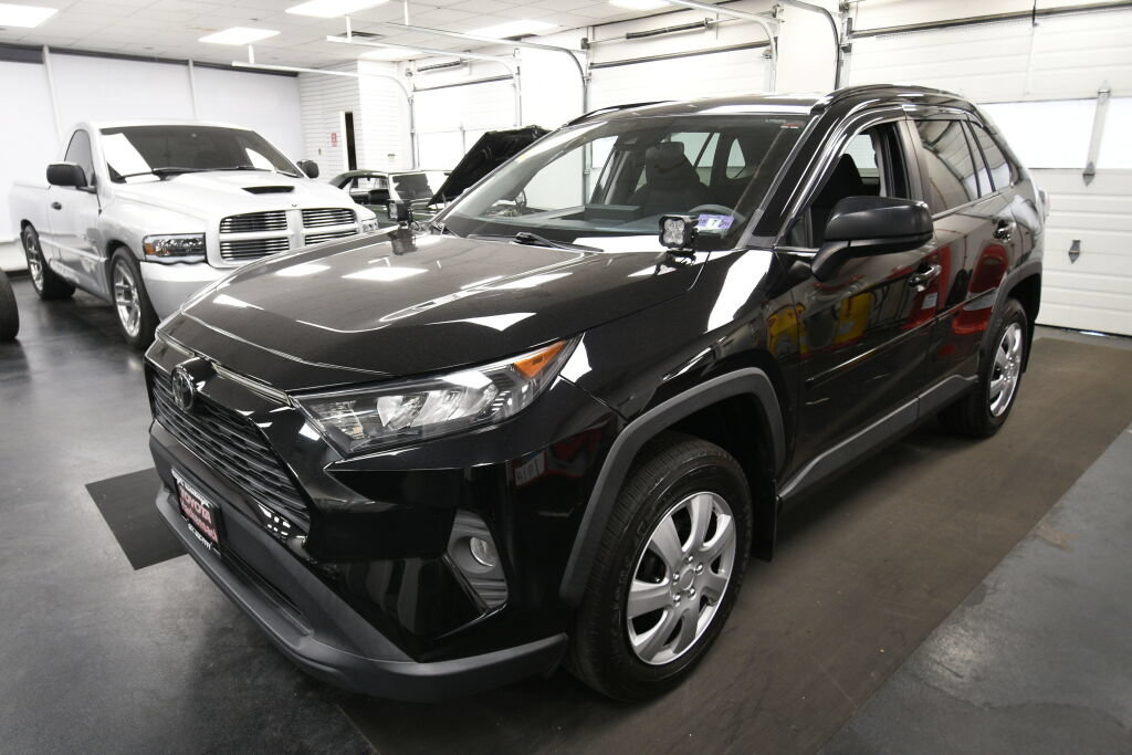 Used 2019 Toyota RAV4 LE w/ All Weather Liner Package AWD/4WD image 3