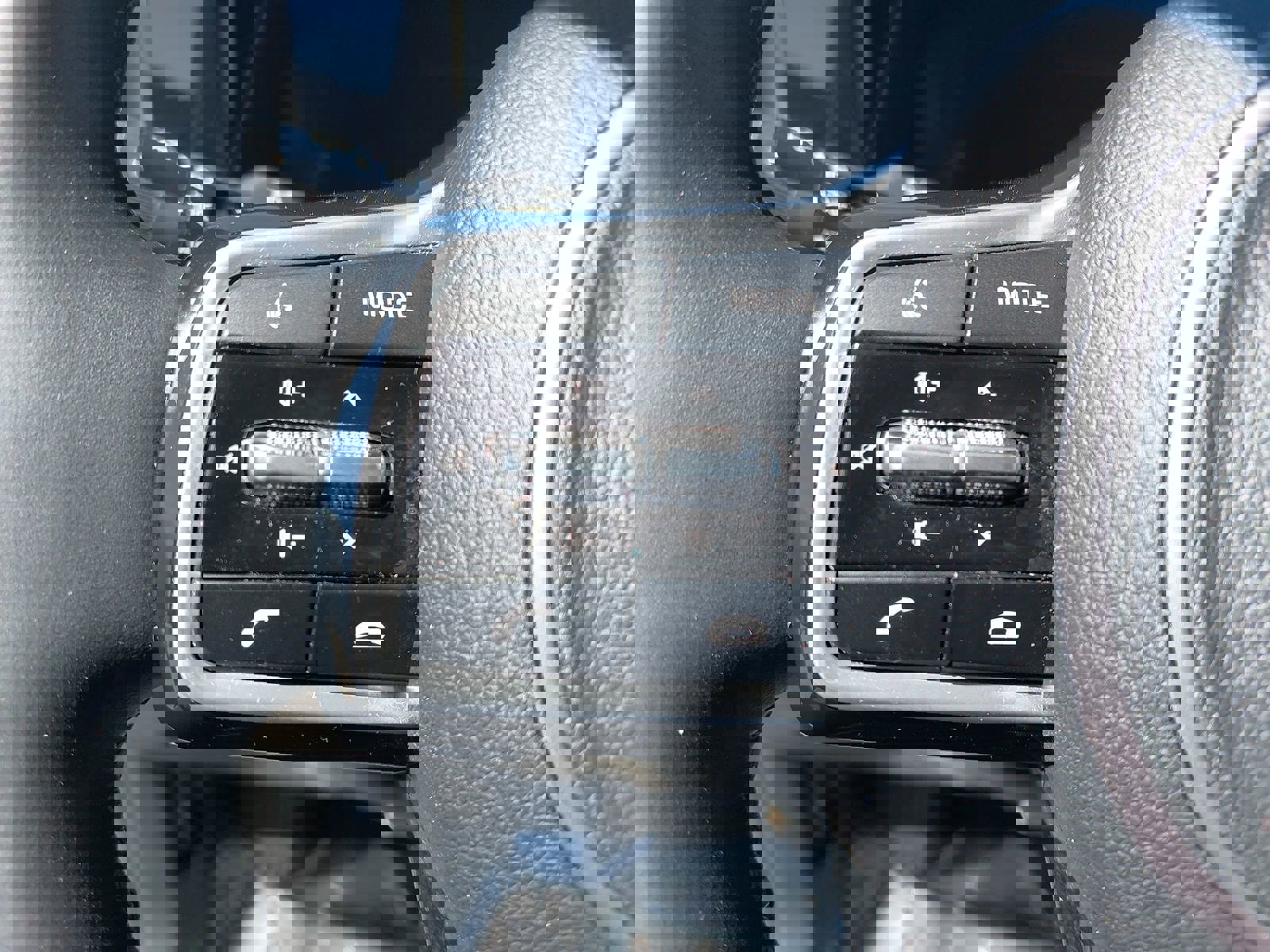 Used 2023 Kia Sorento SX image 18