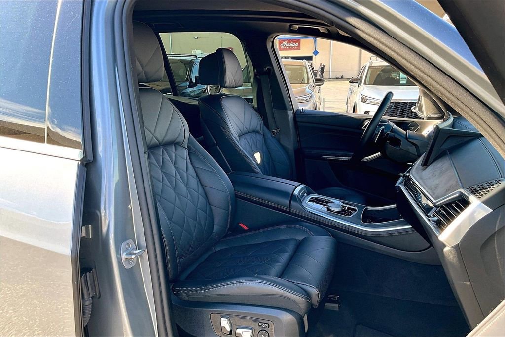 Used 2025 BMW X5 xDrive40i AWD/4WD image 10