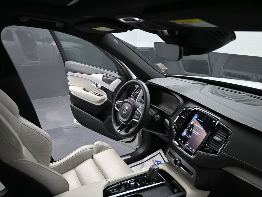 Used 2022 Volvo XC90 T8 R-Design image 15