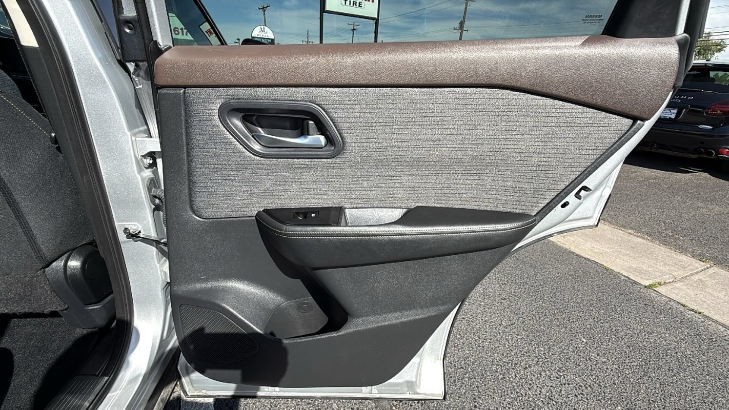 Used 2022 Nissan Rogue SV AWD/4WD image 15