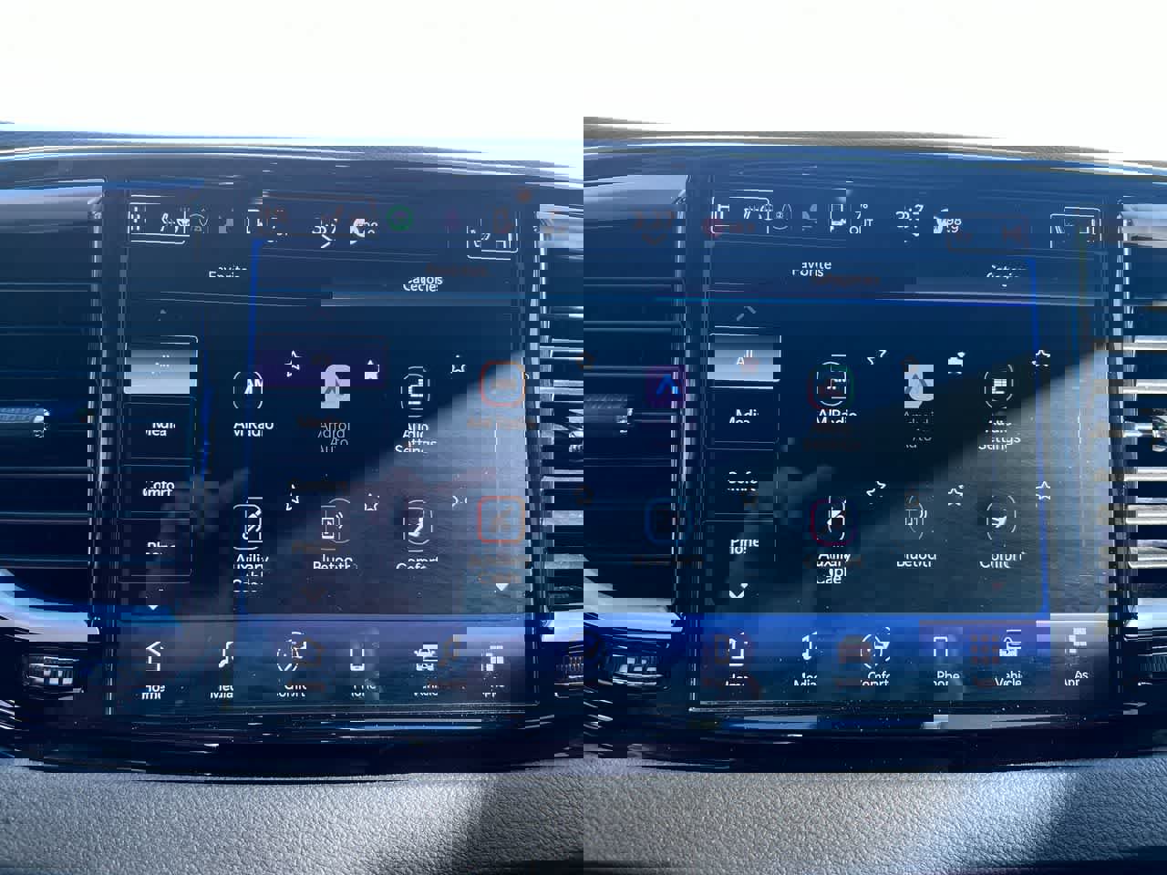 Used 2024 Chrysler Pacifica Touring-L image 18