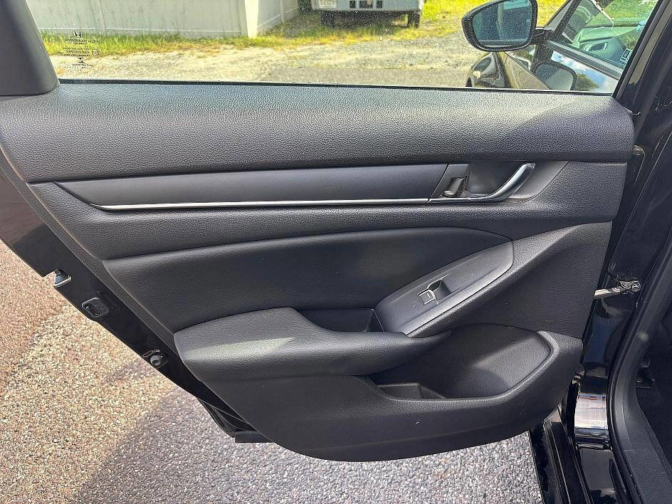 Used 2018 Honda Accord LX image 19
