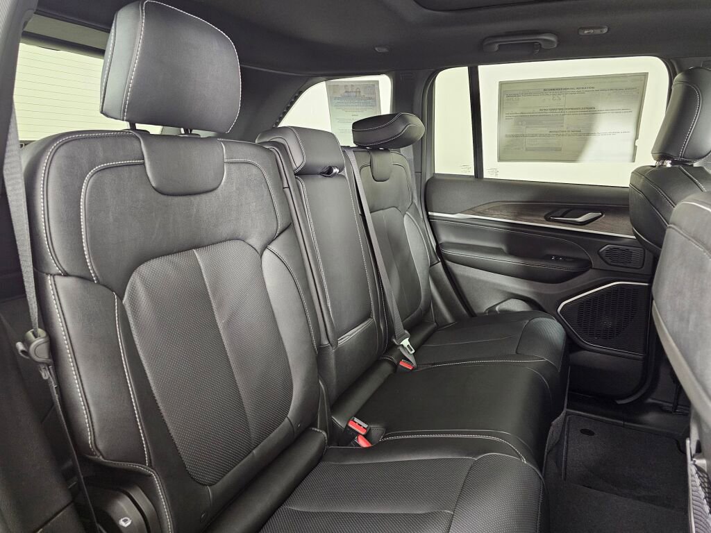 New 2026 Jeep Grand Cherokee Limited image 38