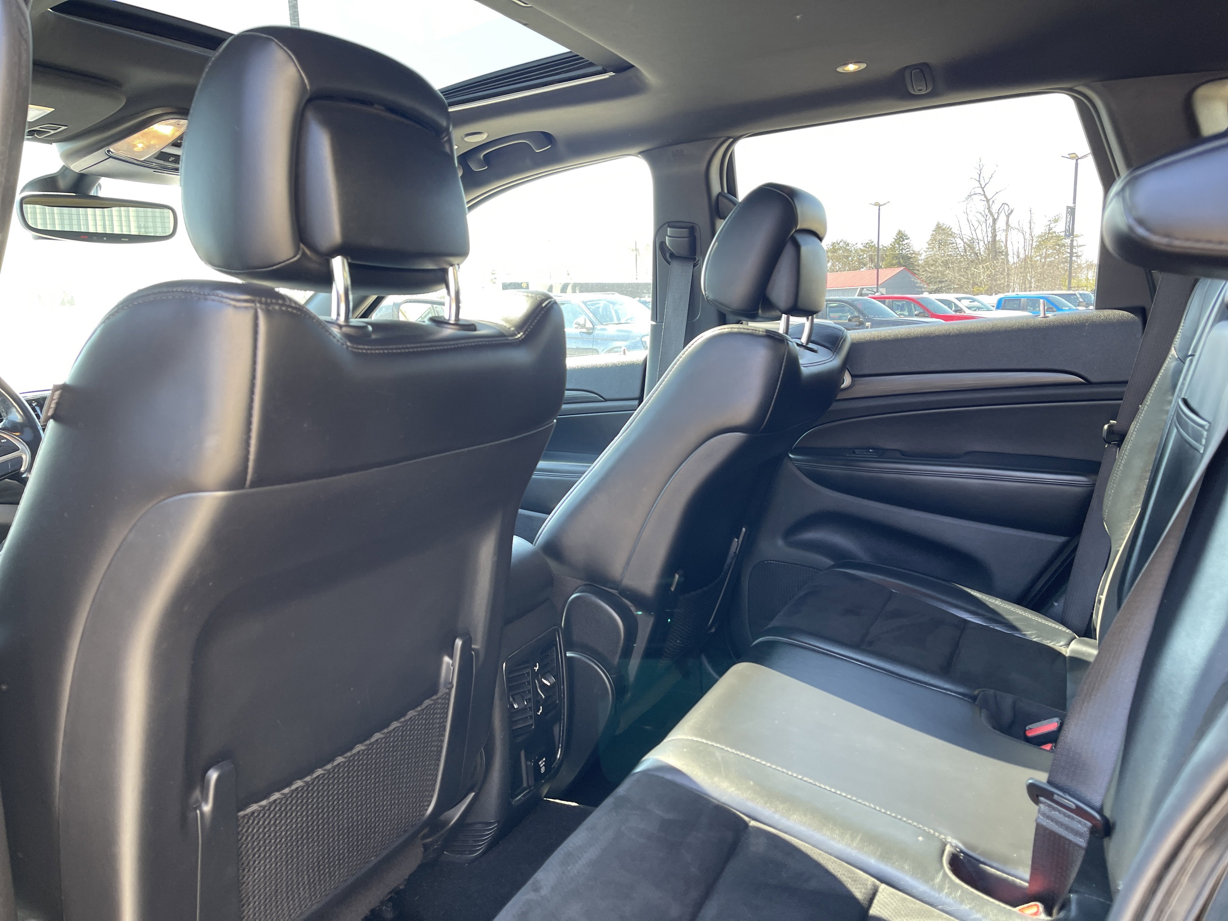 Used 2020 Jeep Grand Cherokee Altitude AWD/4WD image 11