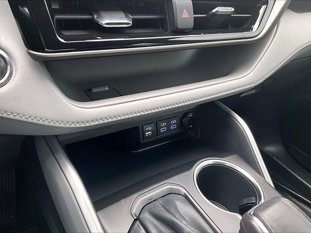 Used 2022 Toyota Highlander XLE FWD image 33