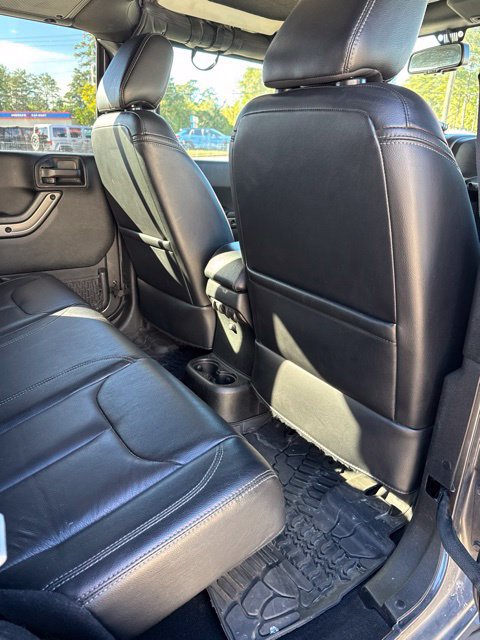 Used 2018 Jeep Wrangler Unlimited Sahara AWD/4WD image 12