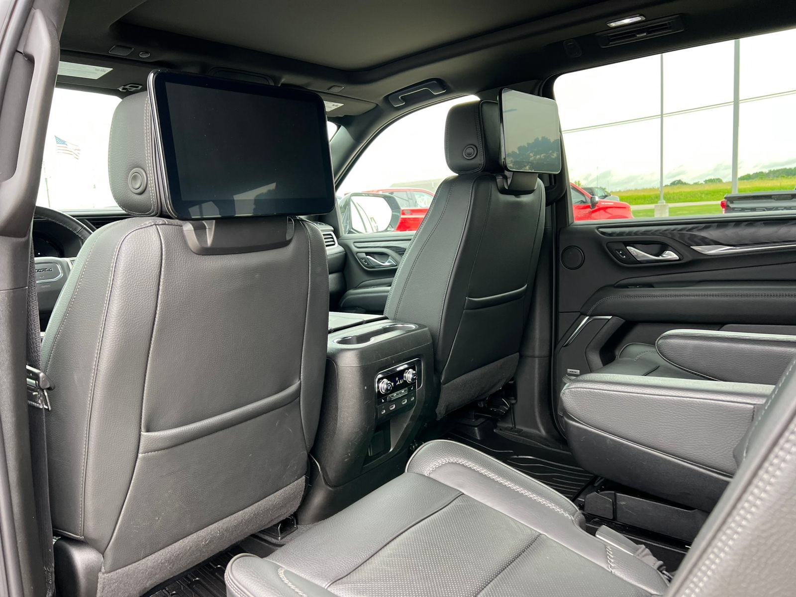 Used 2023 GMC Yukon XL Denali AWD/4WD image 46
