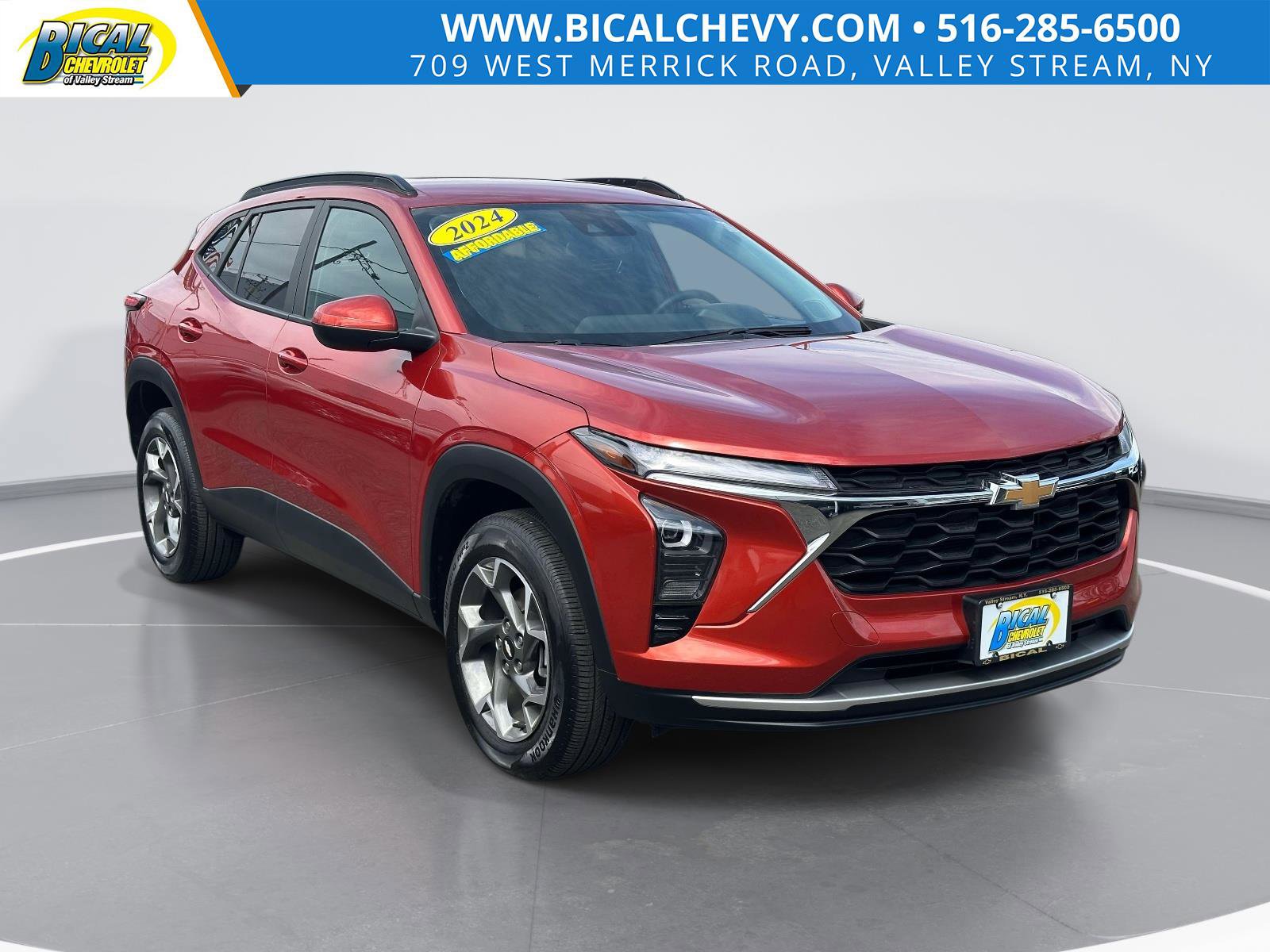 Used 2024 Chevrolet Trax LT w/ Driver Confidence Package image 1