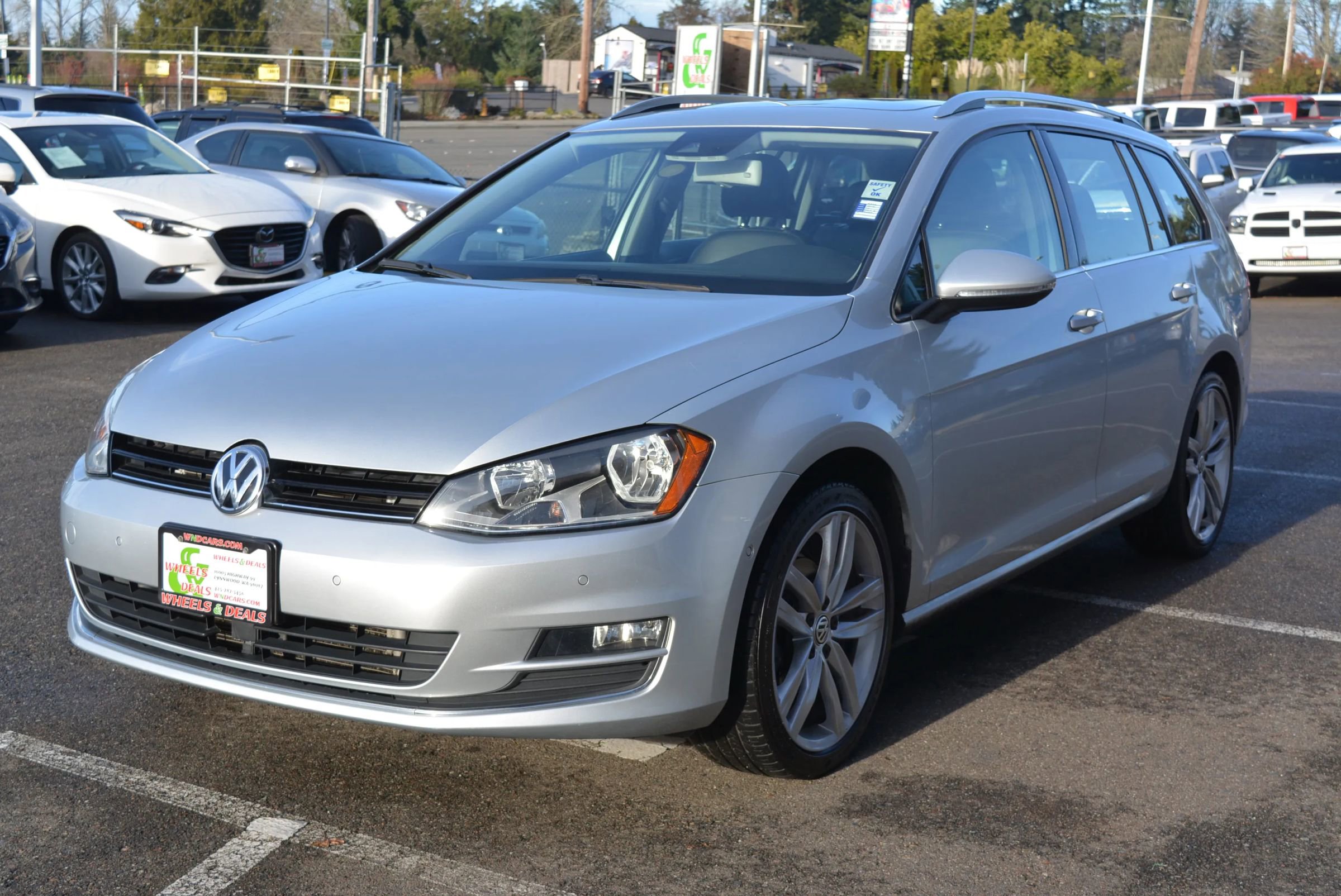 Used 2016 Volkswagen Golf SEL image 3