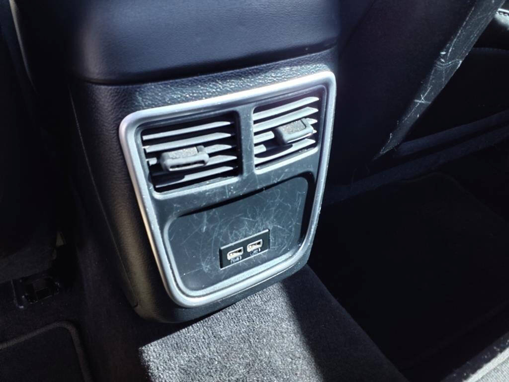Used 2016 Dodge Charger SXT RWD image 7
