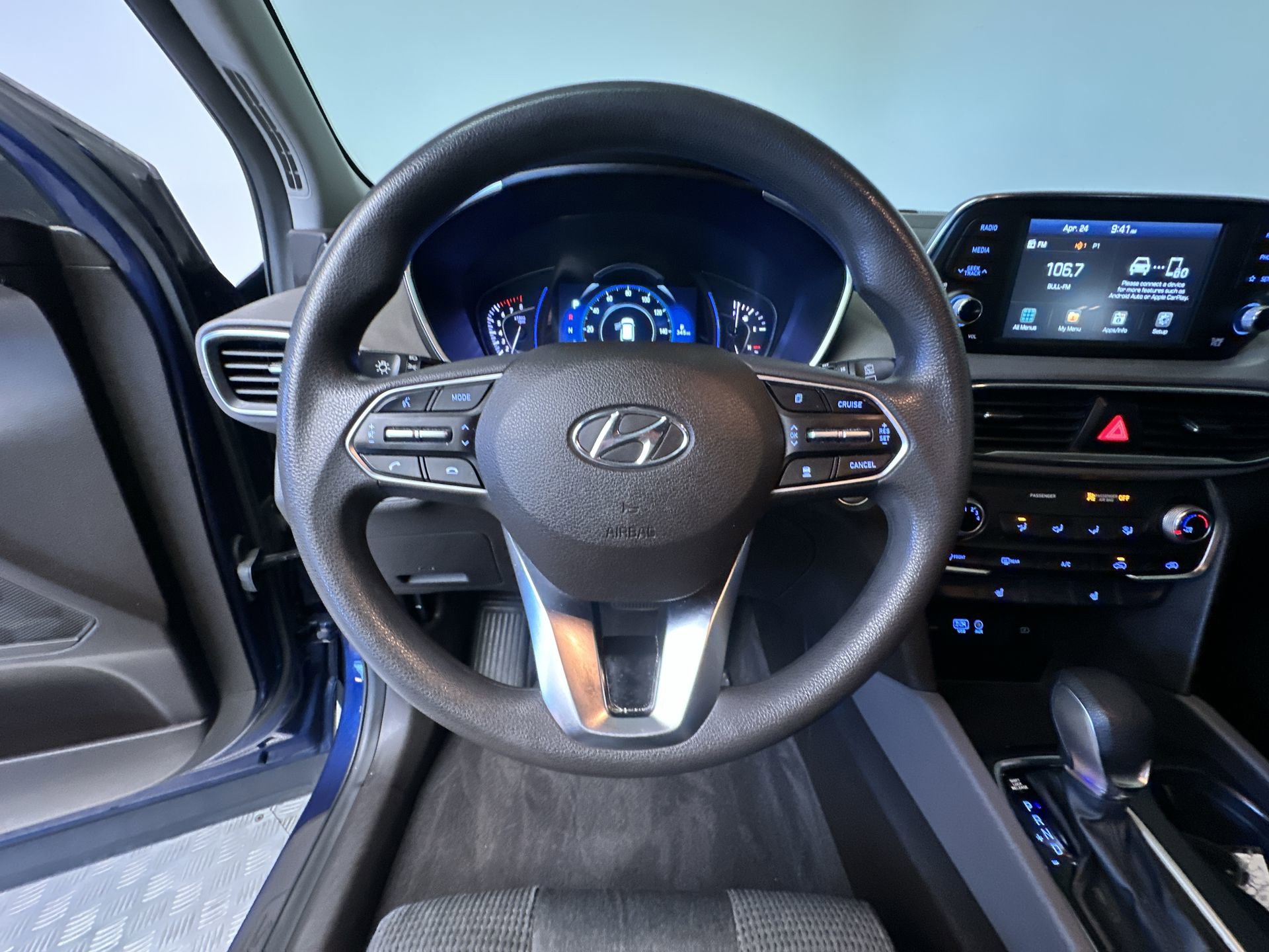 Used 2019 Hyundai Santa Fe SEL AWD/4WD image 16