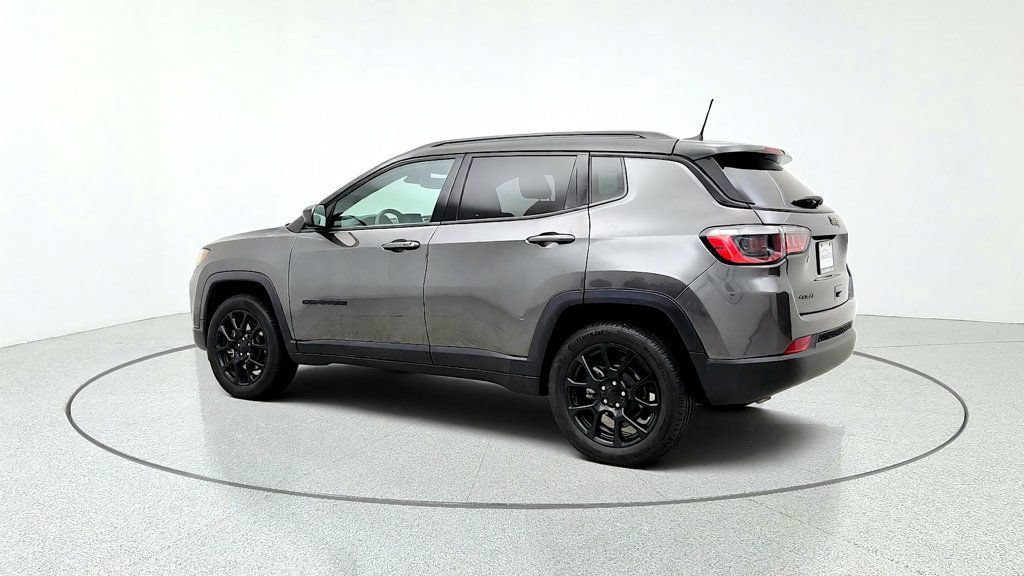 Used 2023 Jeep Compass Latitude w/ Sun and Sound Group AWD/4WD image 7