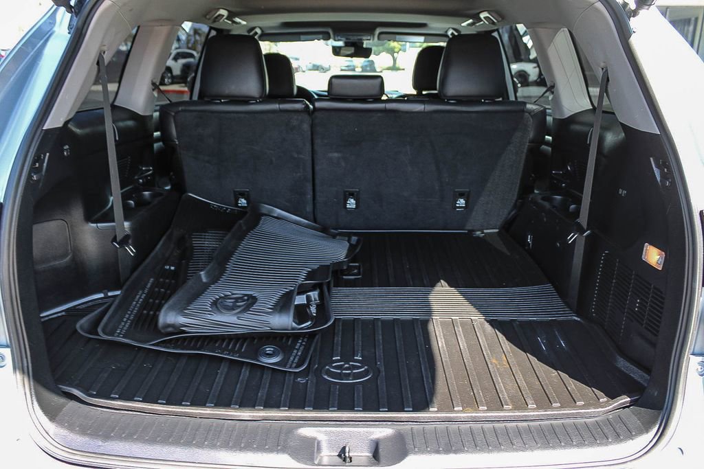 Used 2019 Toyota Highlander Limited FWD image 26