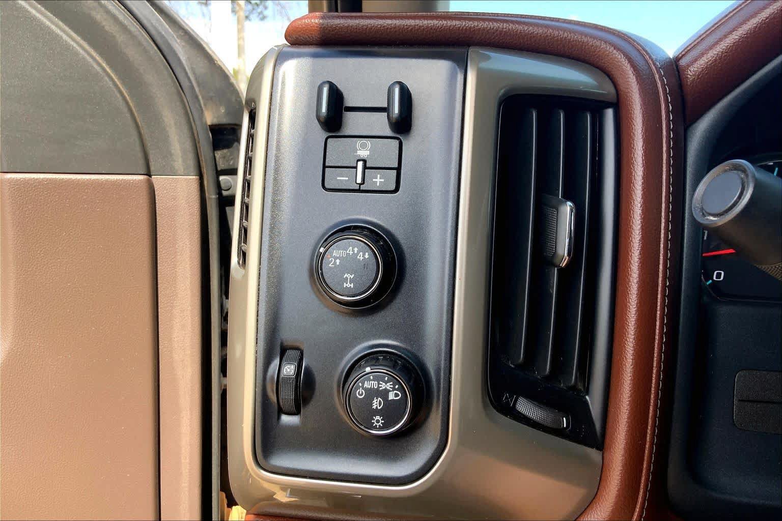 Used 2018 Chevrolet Silverado 1500 High Country AWD/4WD image 36