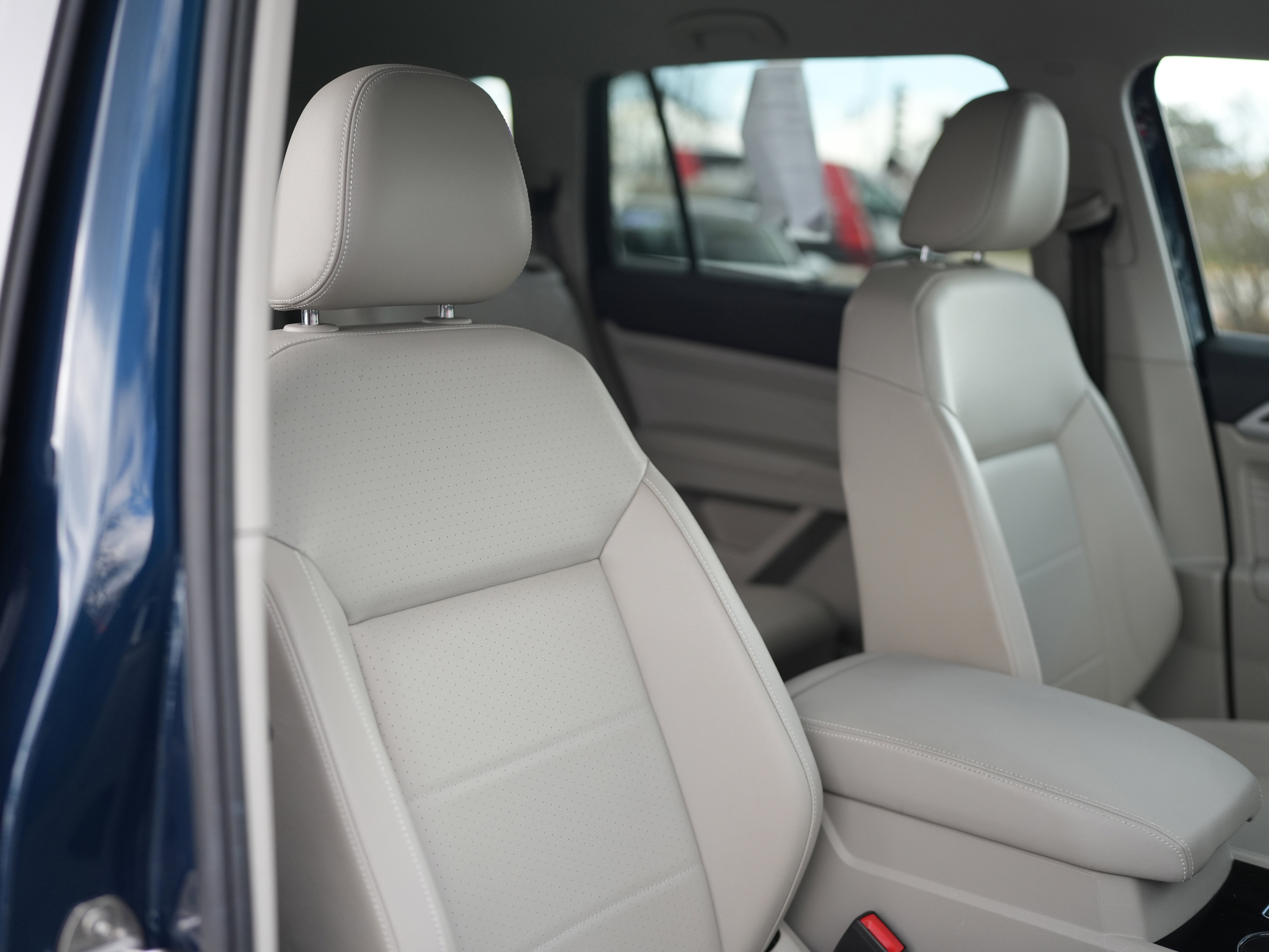 Certified 2022 Volkswagen Atlas SE w/ Black Wheel Package image 22