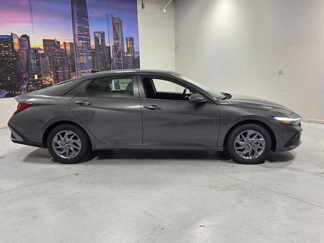 New 2026 Hyundai Elantra Hybrid FWD image 14