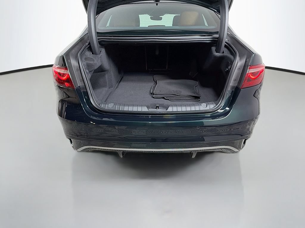 Used 2024 Jaguar XF R-Dynamic SE AWD/4WD image 28