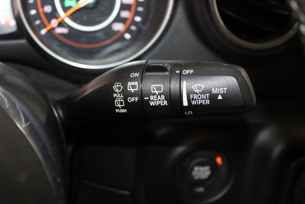 Used 2018 Jeep Wrangler Unlimited Sahara AWD/4WD image 26